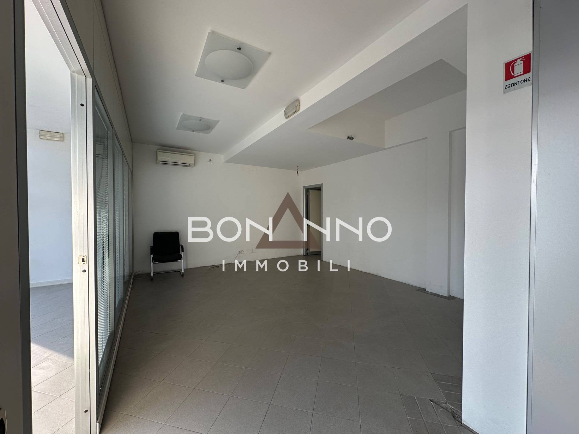 Locale commerciale in vendita a Loreggia