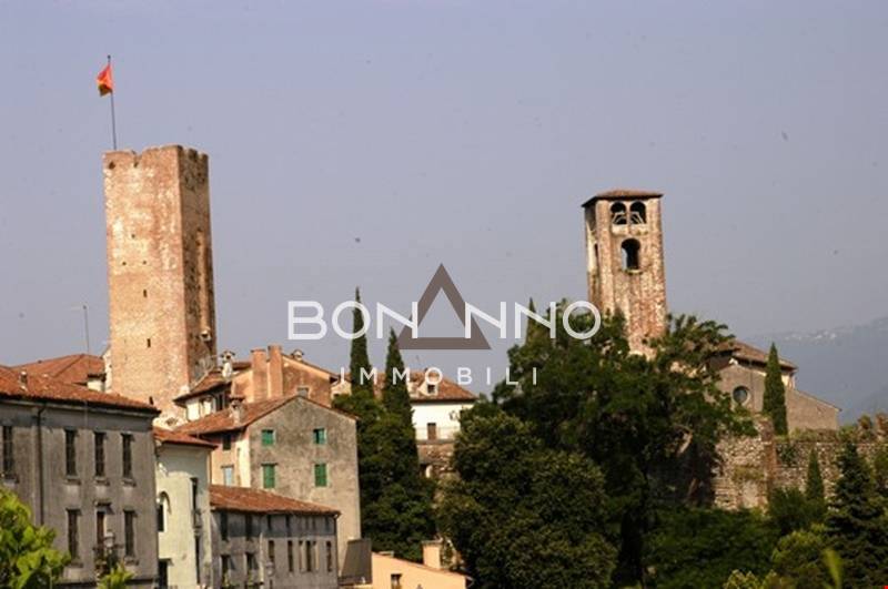 Locale commerciale in vendita a Bassano del Grappa