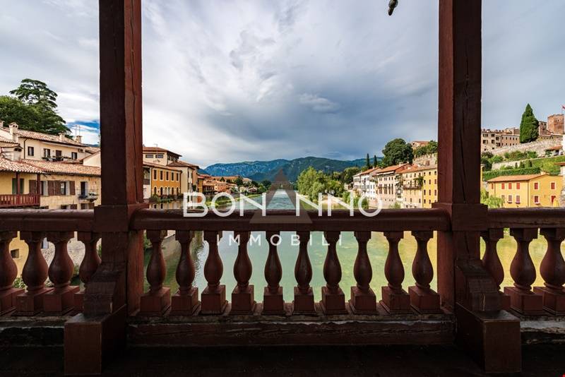 Locale commerciale in vendita a Bassano del Grappa