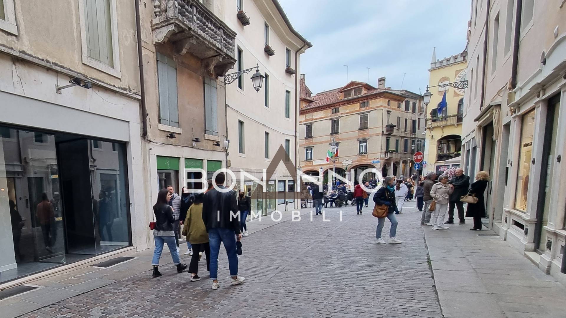 Locale commerciale in vendita a Bassano del Grappa