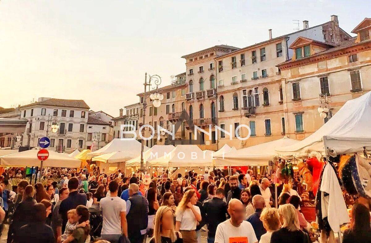 Locale commerciale in vendita a Bassano del Grappa