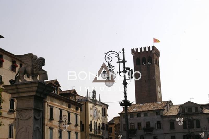 Locale commerciale in vendita a Bassano del Grappa