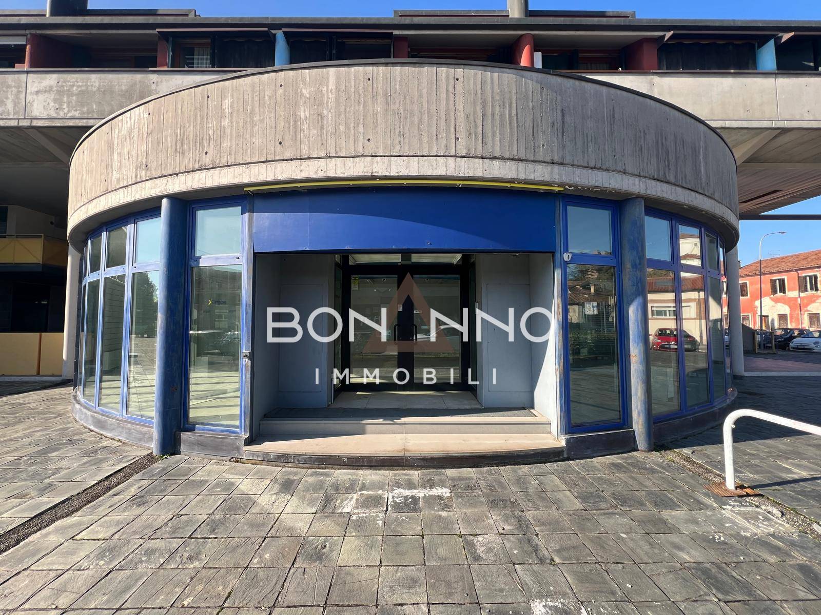 Locale commerciale in affitto a Castelfranco Veneto