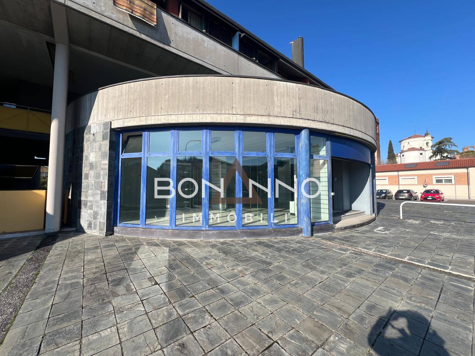 Locale commerciale in affitto a Castelfranco Veneto