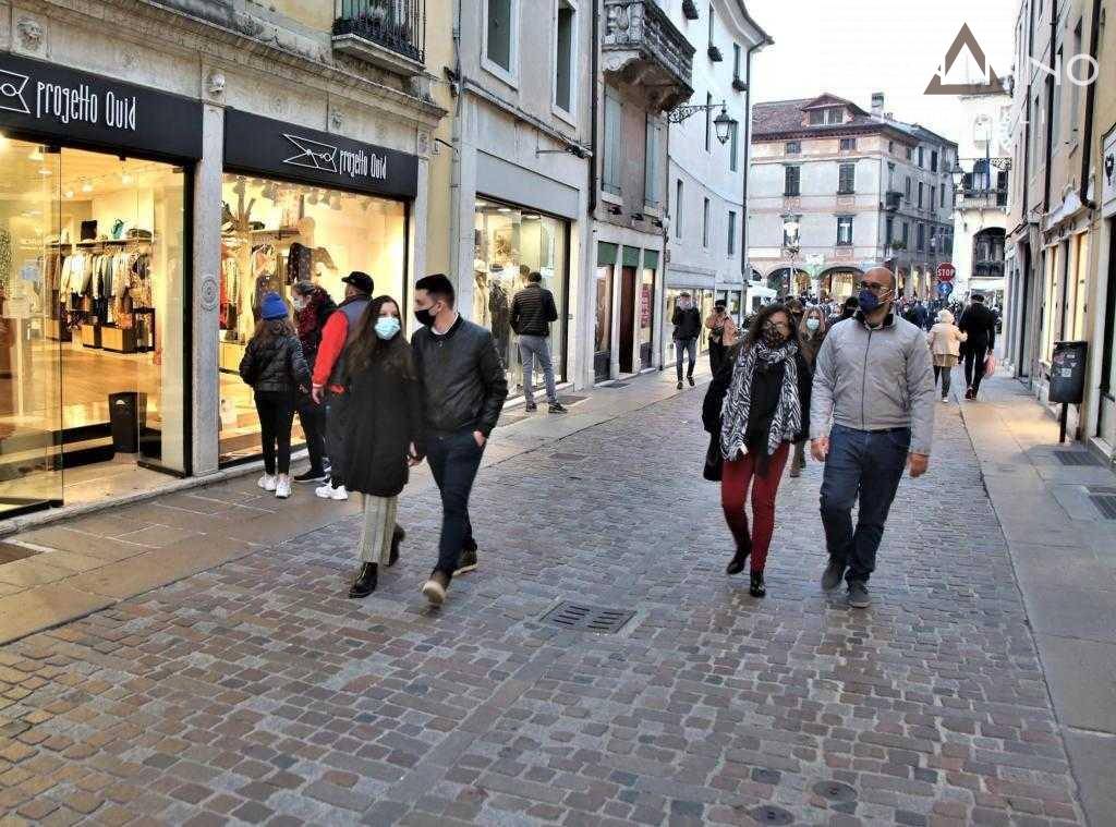 Locale commerciale in affitto a Bassano del Grappa