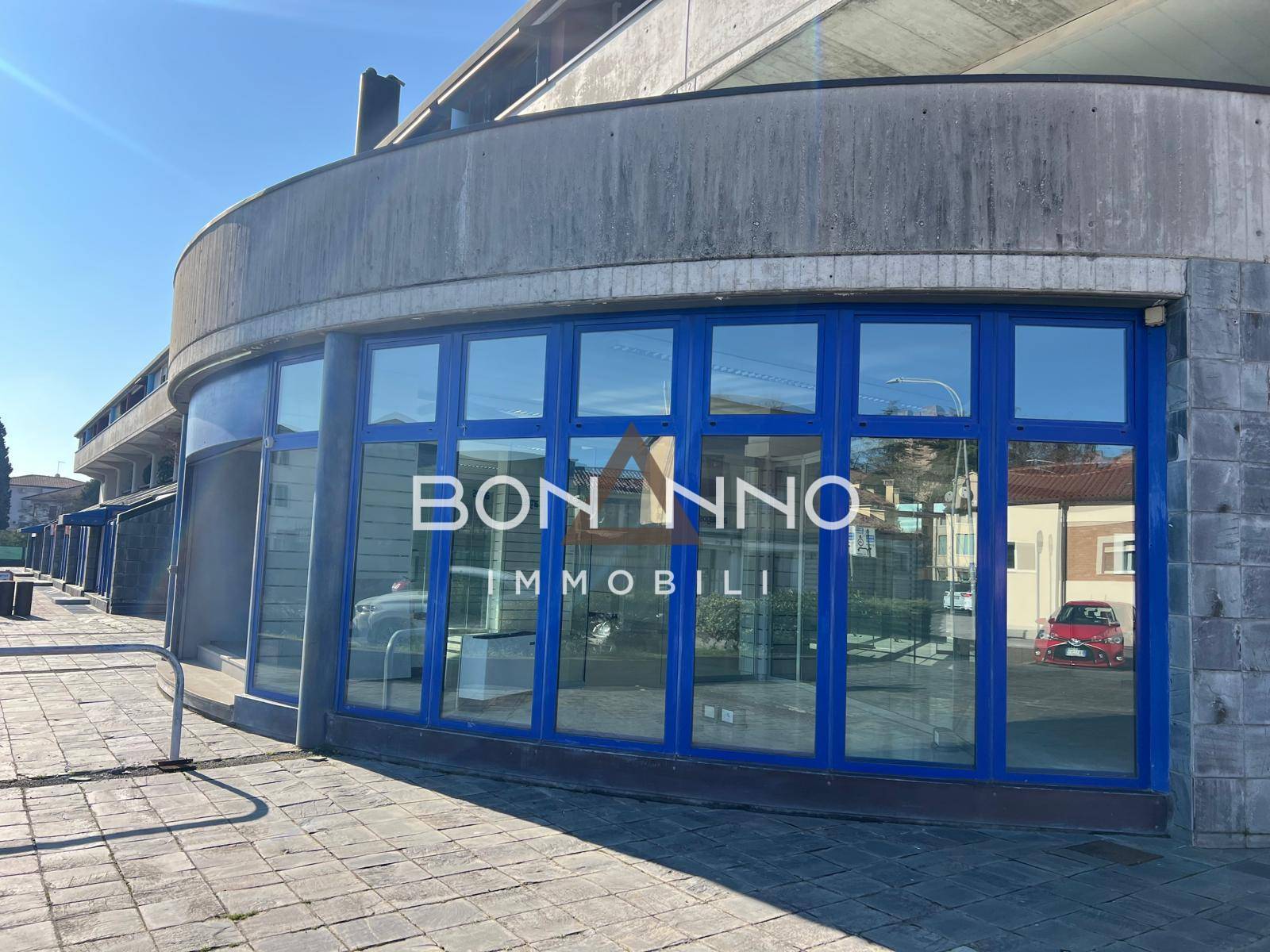 Locale commerciale in affitto a Castelfranco Veneto