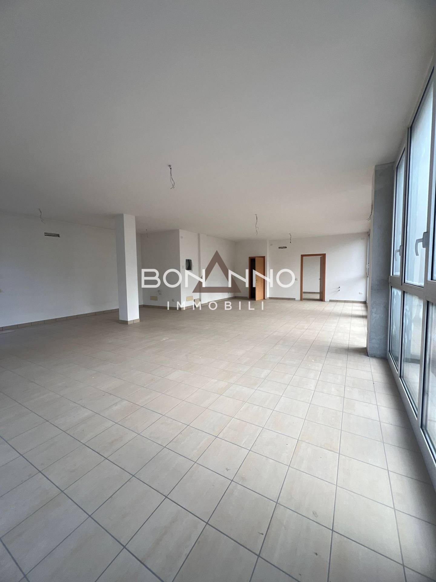 Locale commerciale in vendita a Rossano Veneto