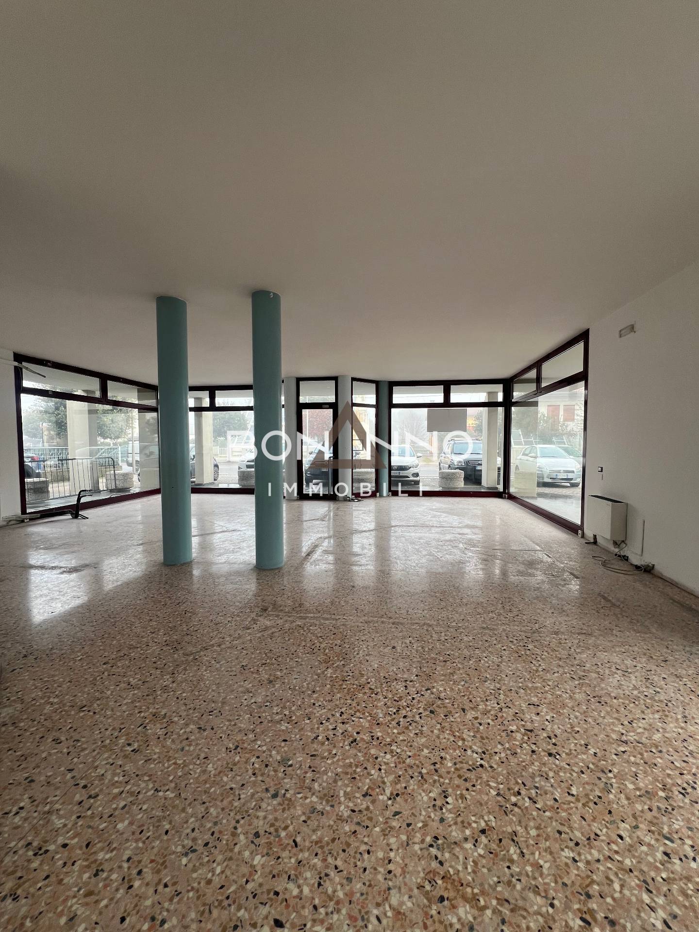 Locale commerciale in vendita a Loreggia