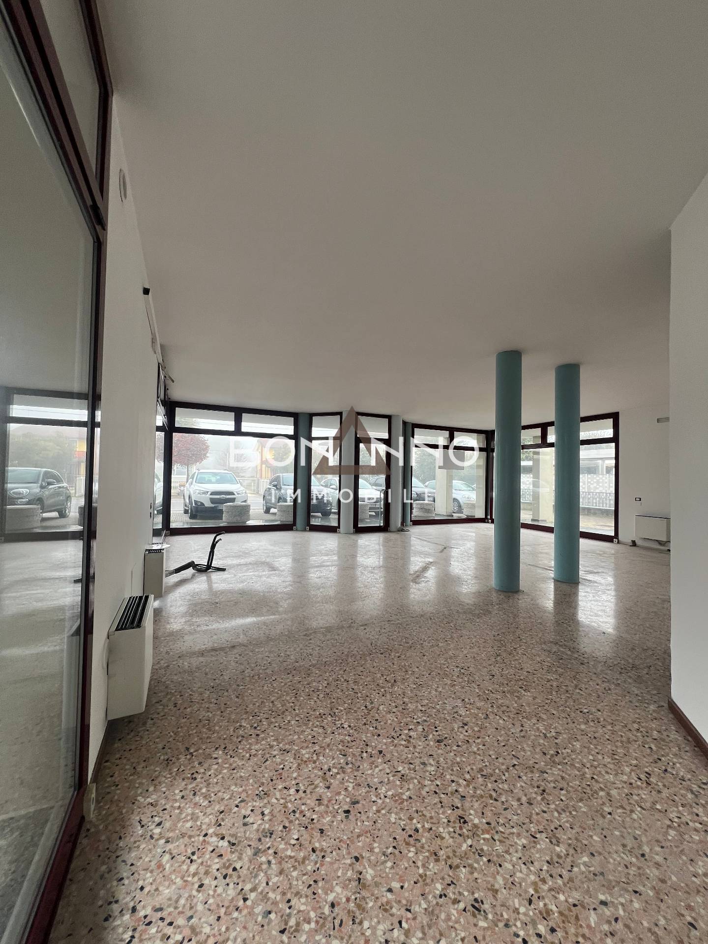 Locale commerciale in vendita a Loreggia