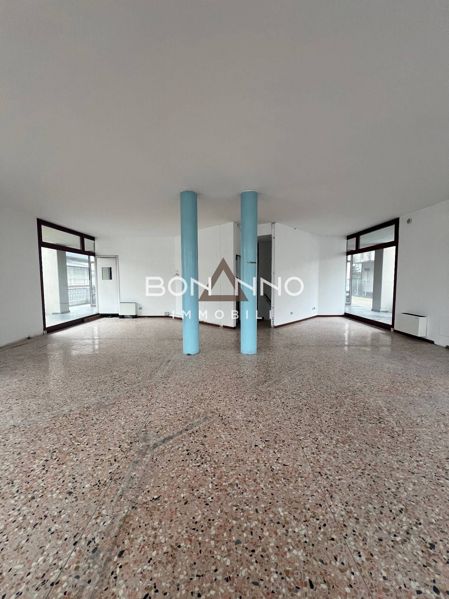 Locale commerciale in vendita a Loreggia