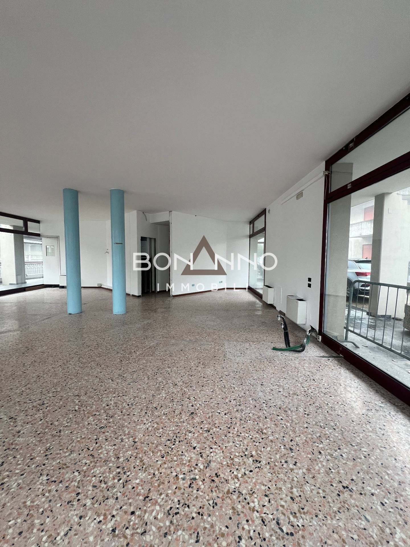 Locale commerciale in vendita a Loreggia