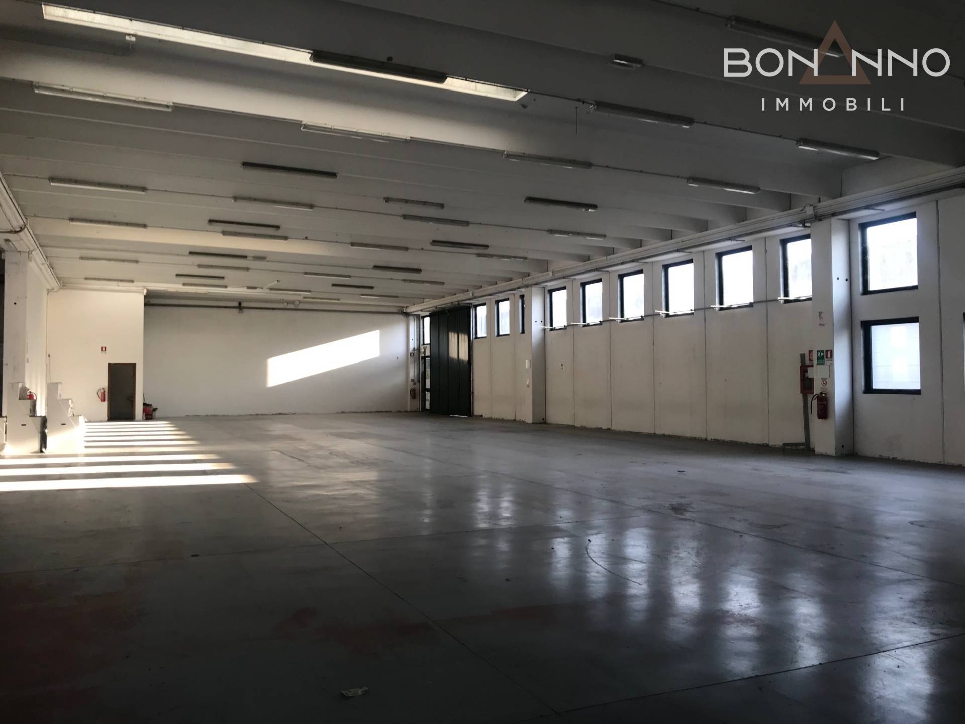 Locale commerciale in affitto a Castelfranco Veneto