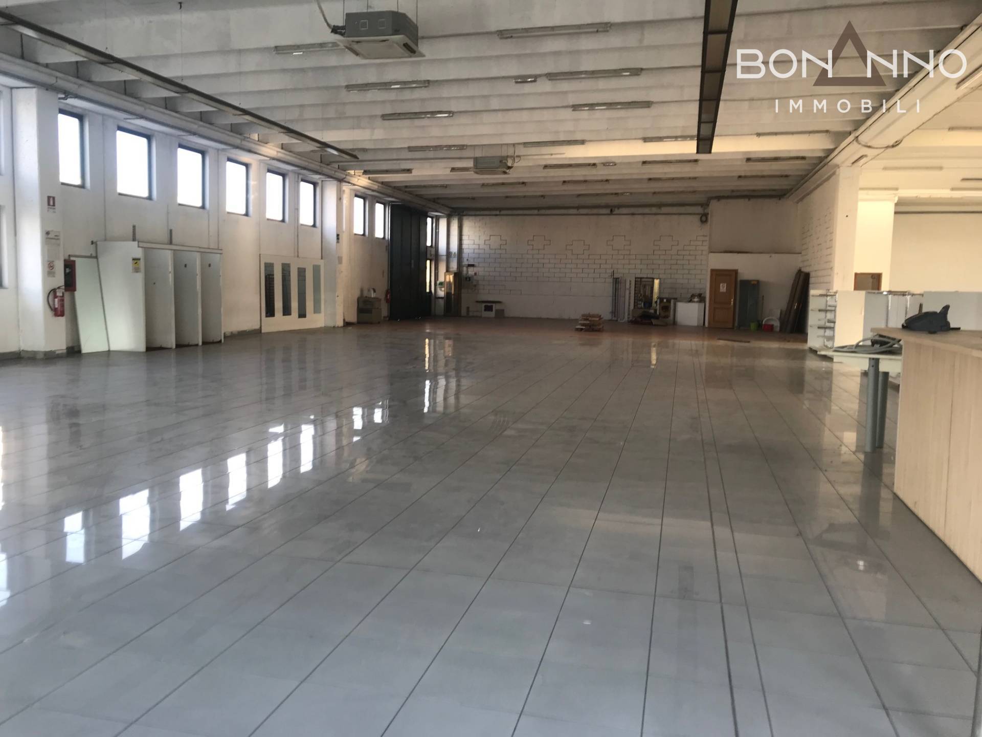 Locale commerciale in affitto a Castelfranco Veneto