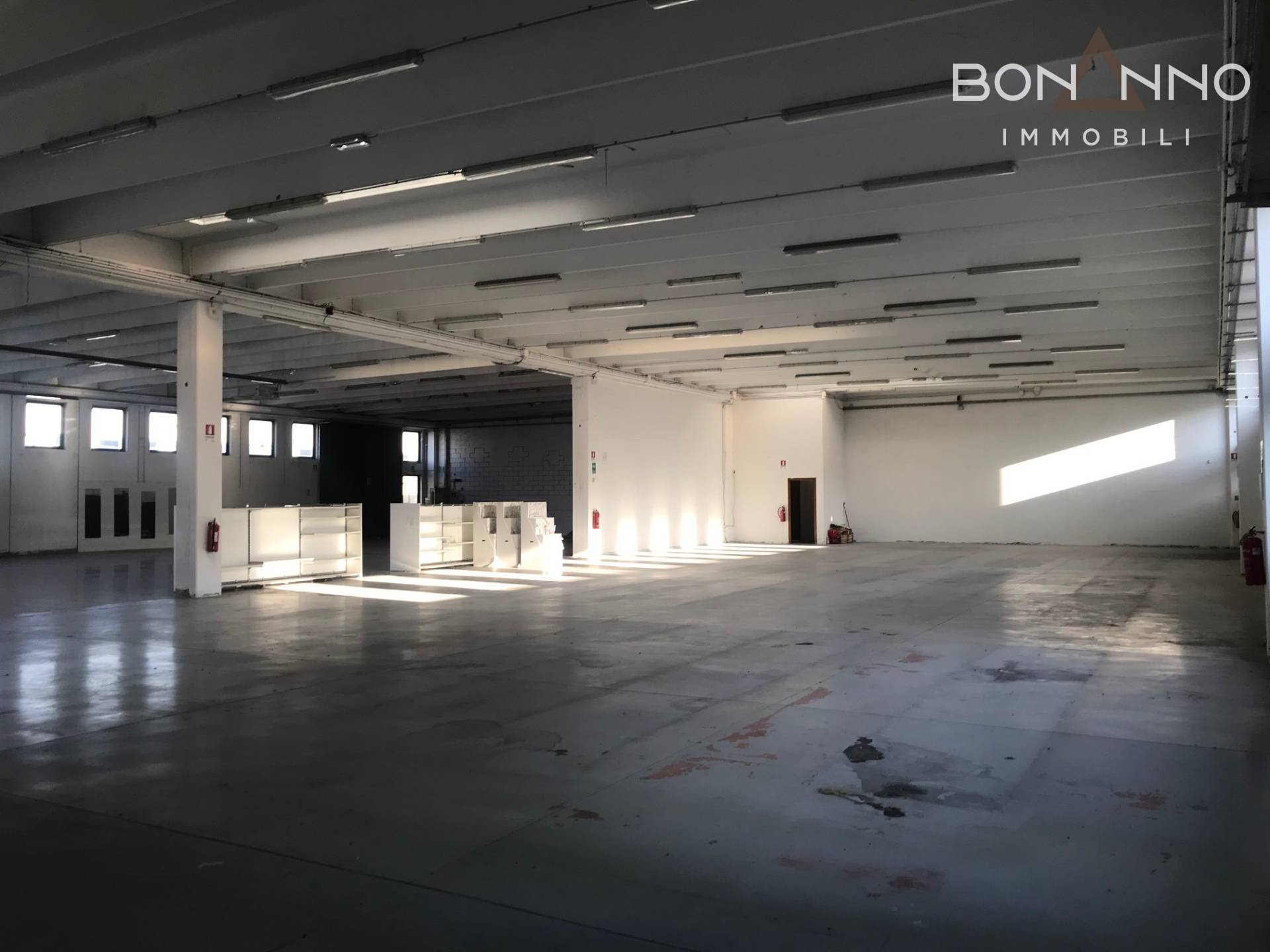 Locale commerciale in affitto a Castelfranco Veneto