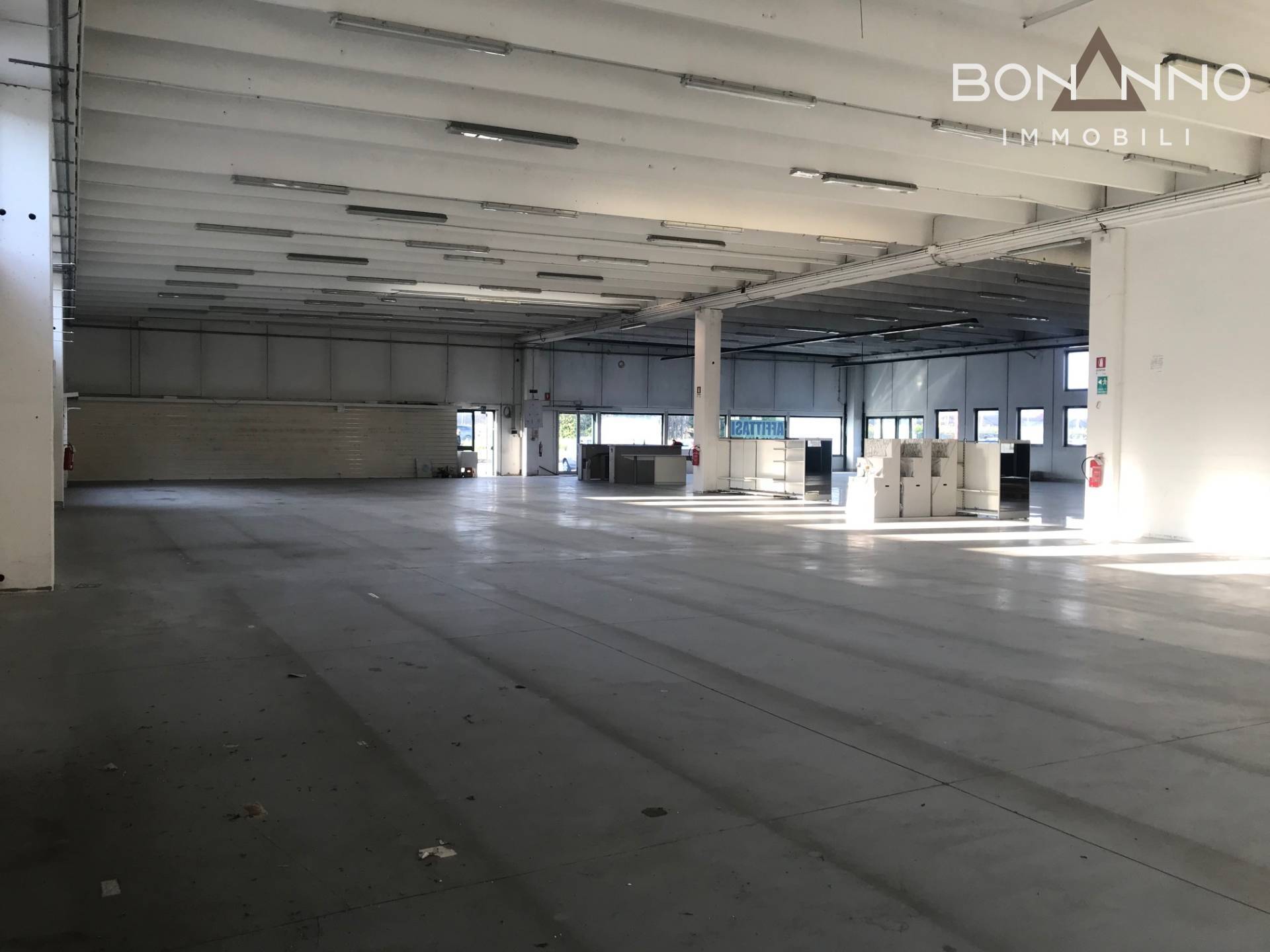 Locale commerciale in affitto a Castelfranco Veneto