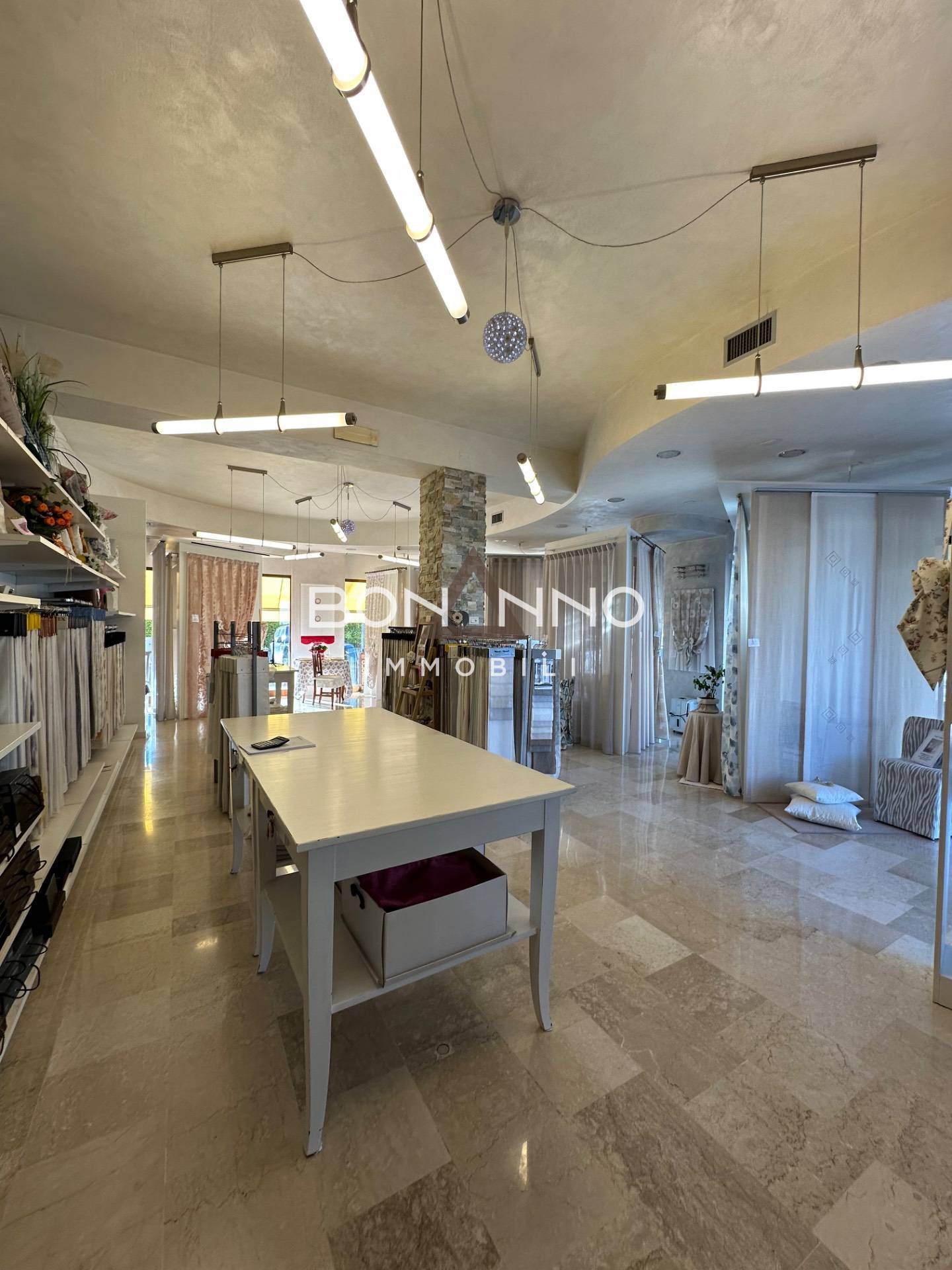 Locale commerciale in vendita a Volpago del Montello