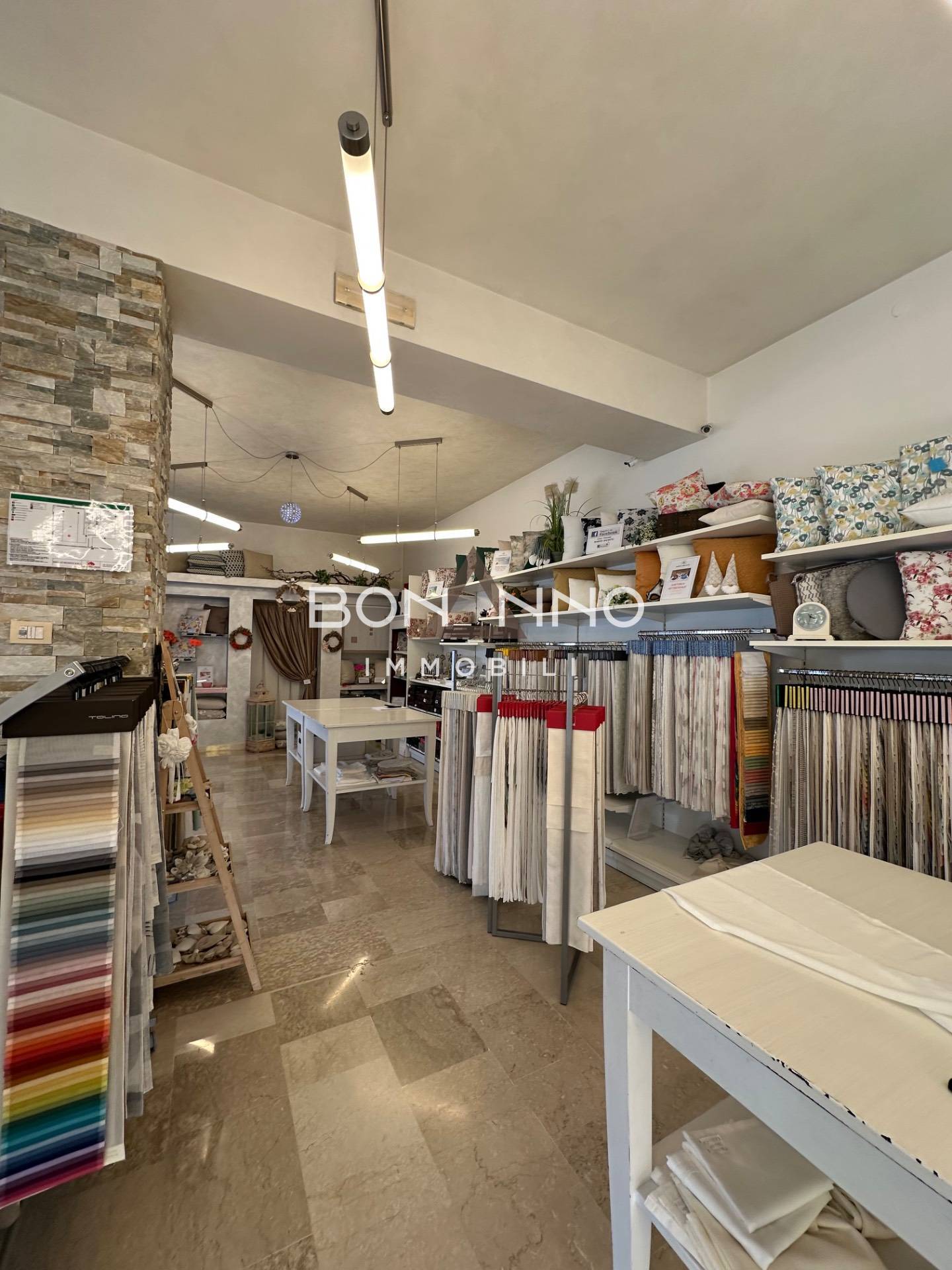 Locale commerciale in vendita a Volpago del Montello