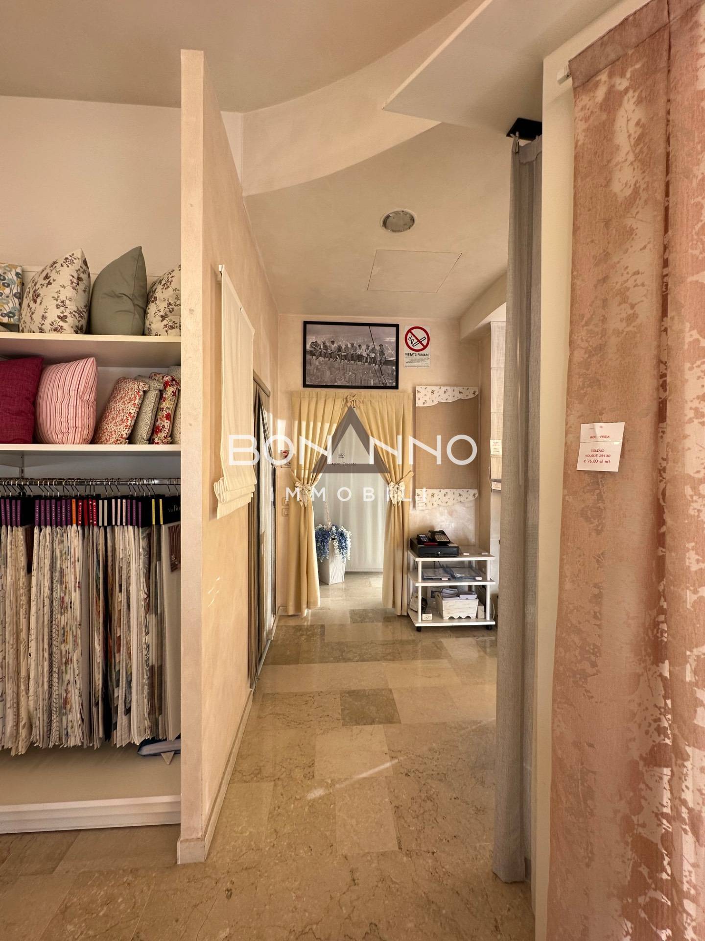 Locale commerciale in vendita a Volpago del Montello