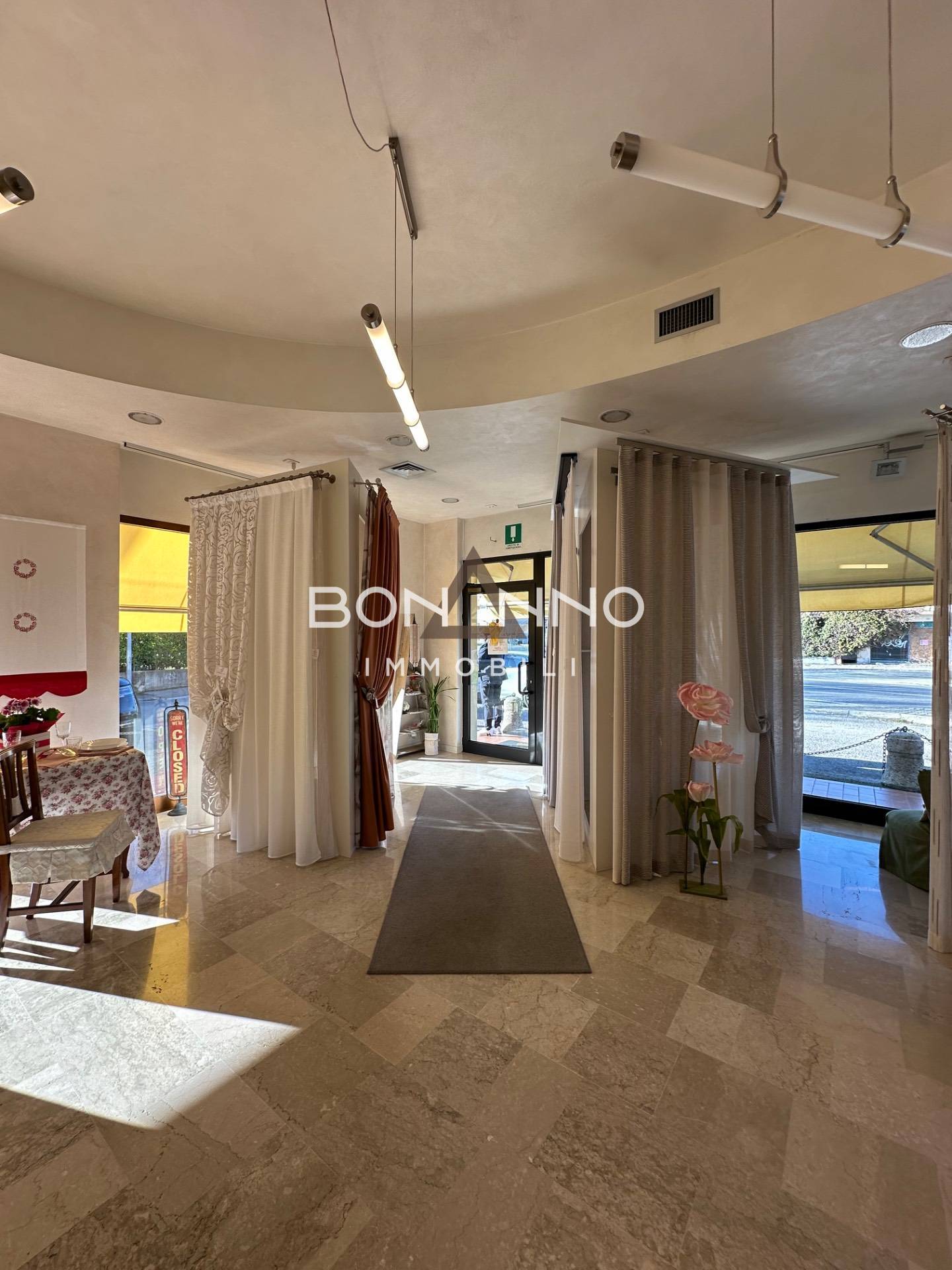 Locale commerciale in vendita a Volpago del Montello