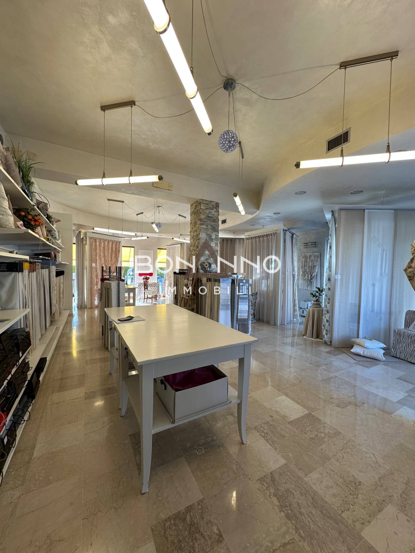 Locale commerciale in vendita a Volpago del Montello