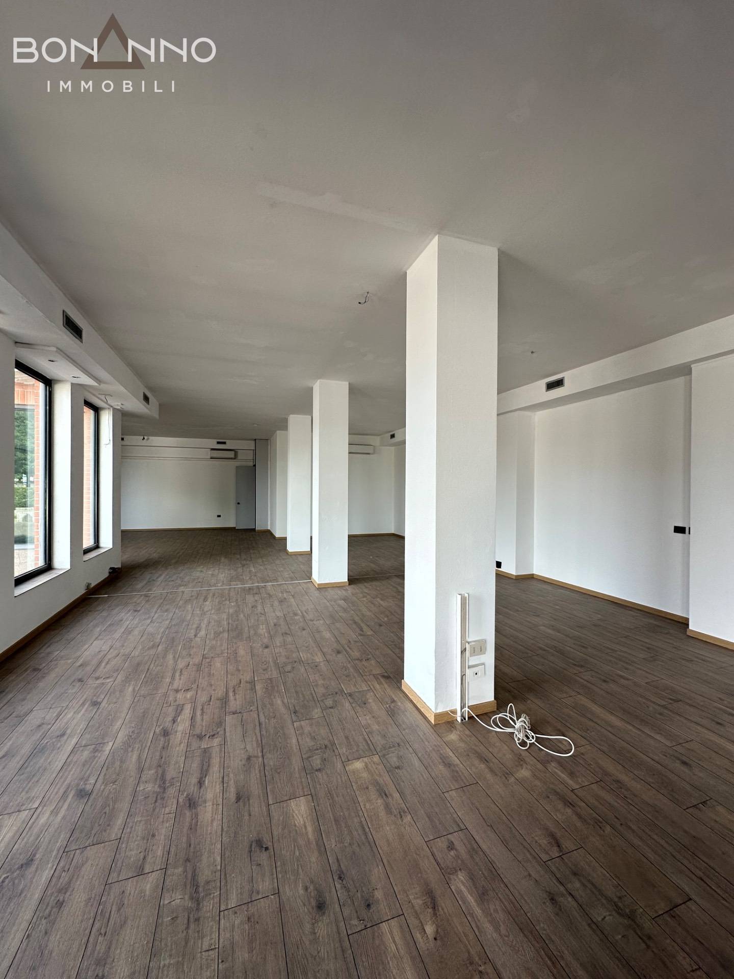 Locale commerciale in affitto a Castelfranco Veneto