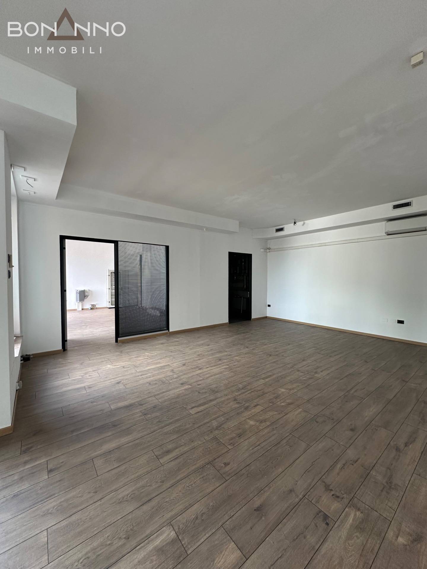 Locale commerciale in affitto a Castelfranco Veneto
