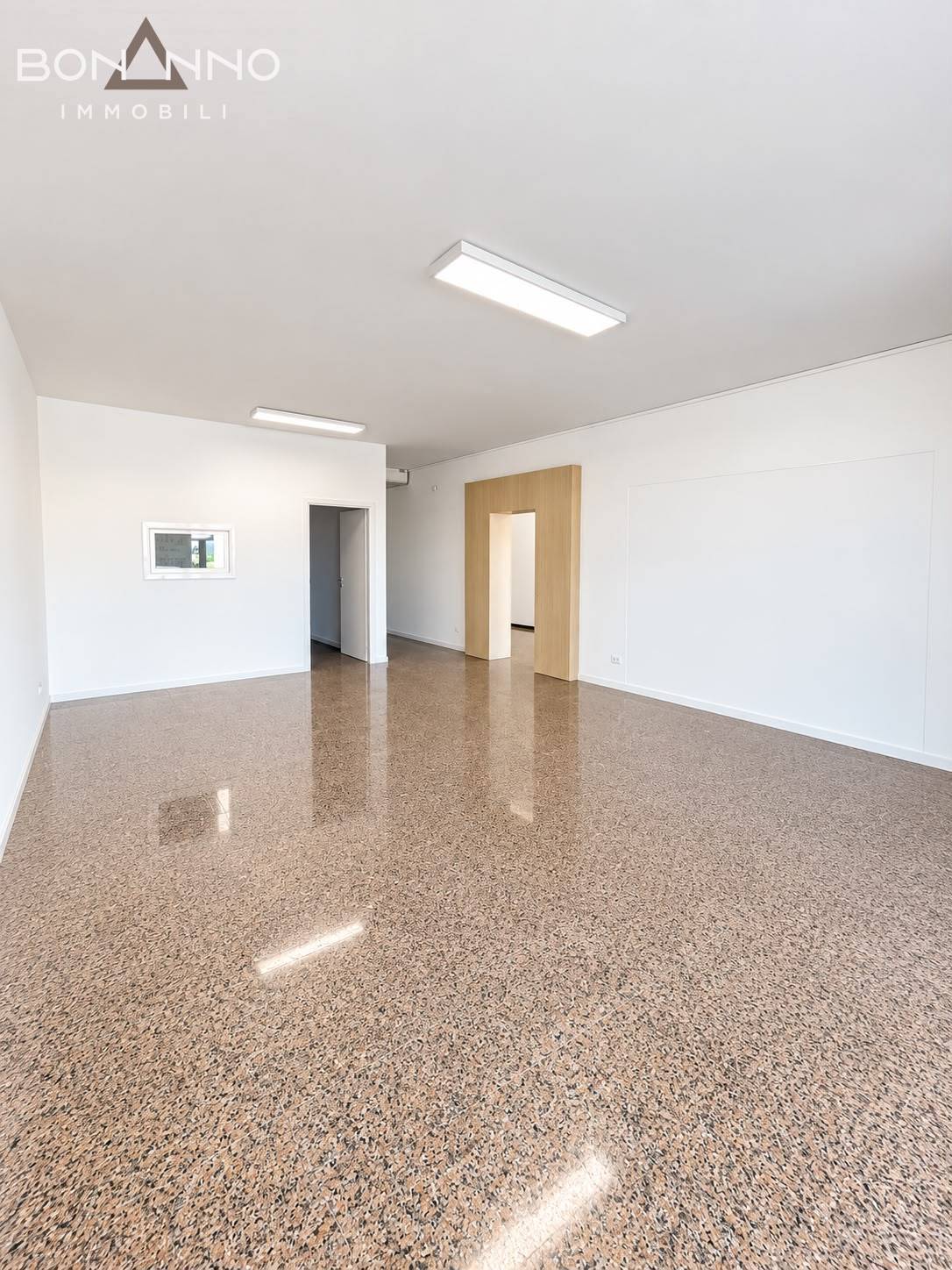 Locale commerciale in affitto a Resana