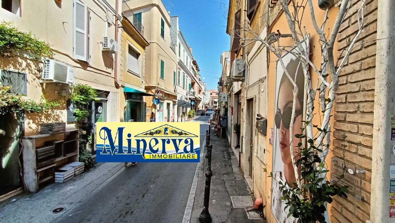 Locale commerciale in vendita a Nettuno, Nettuno centro