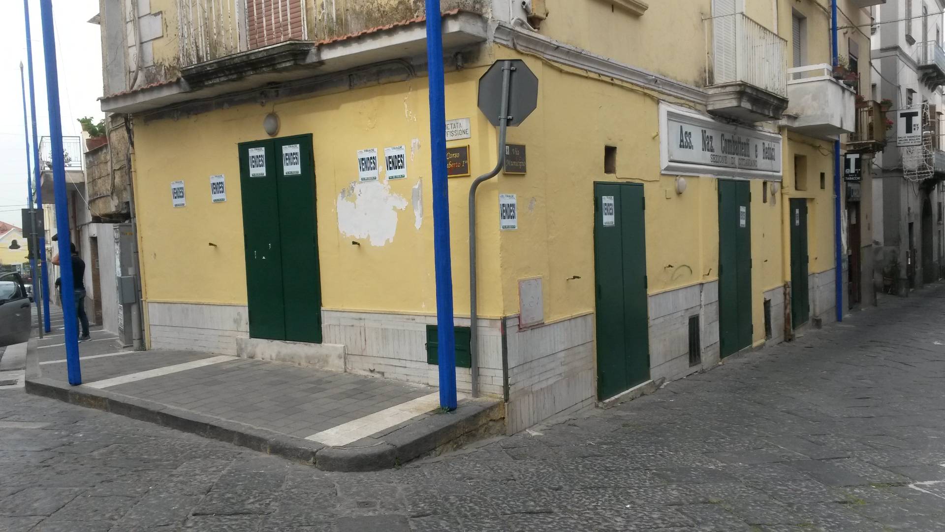 Locale commerciale in affitto a Ottaviano