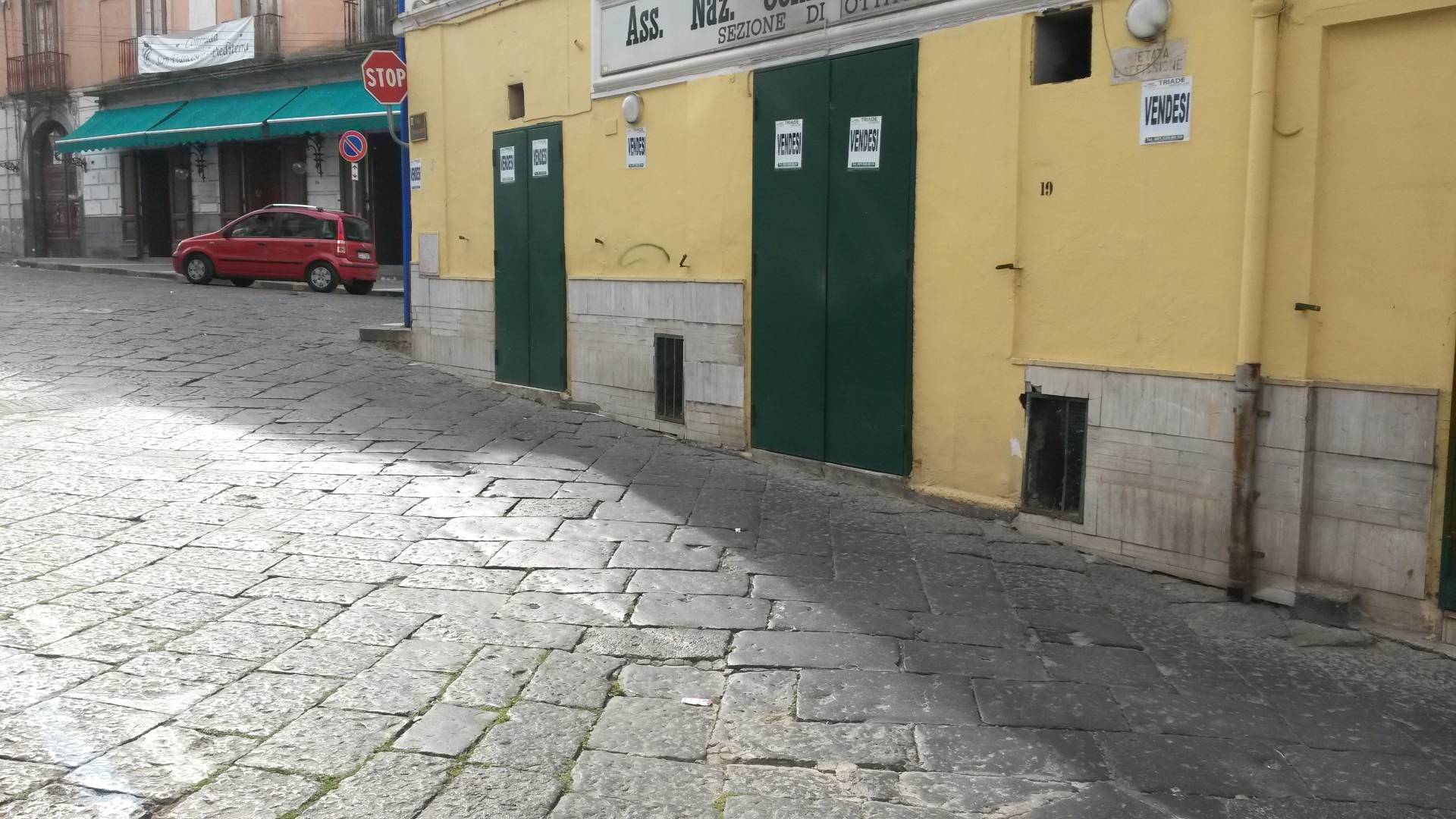 Locale commerciale in affitto a Ottaviano