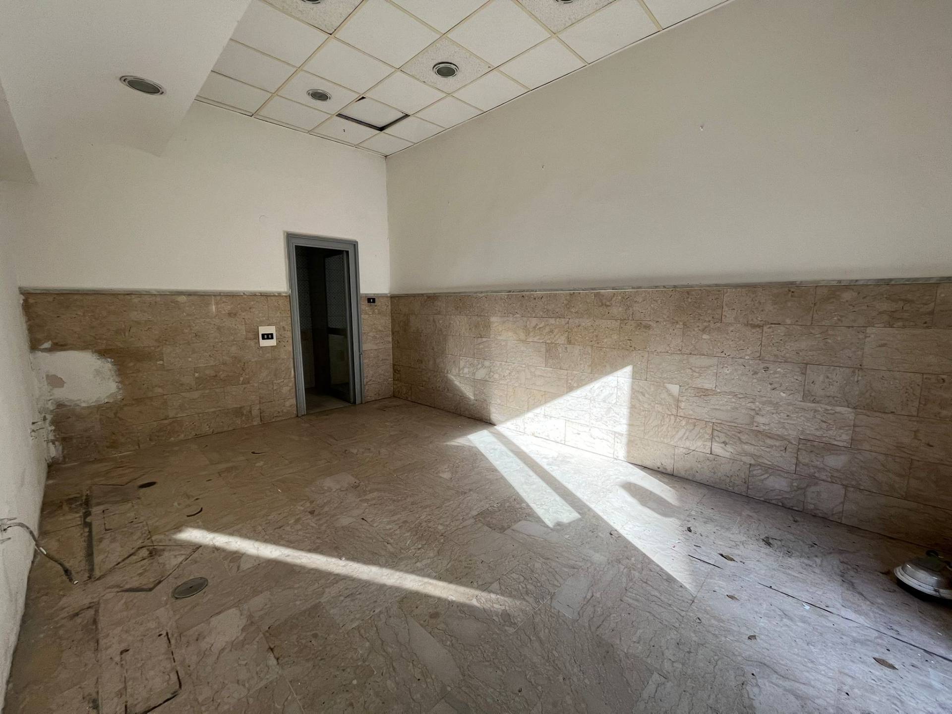 Locale commerciale in affitto a Ottaviano