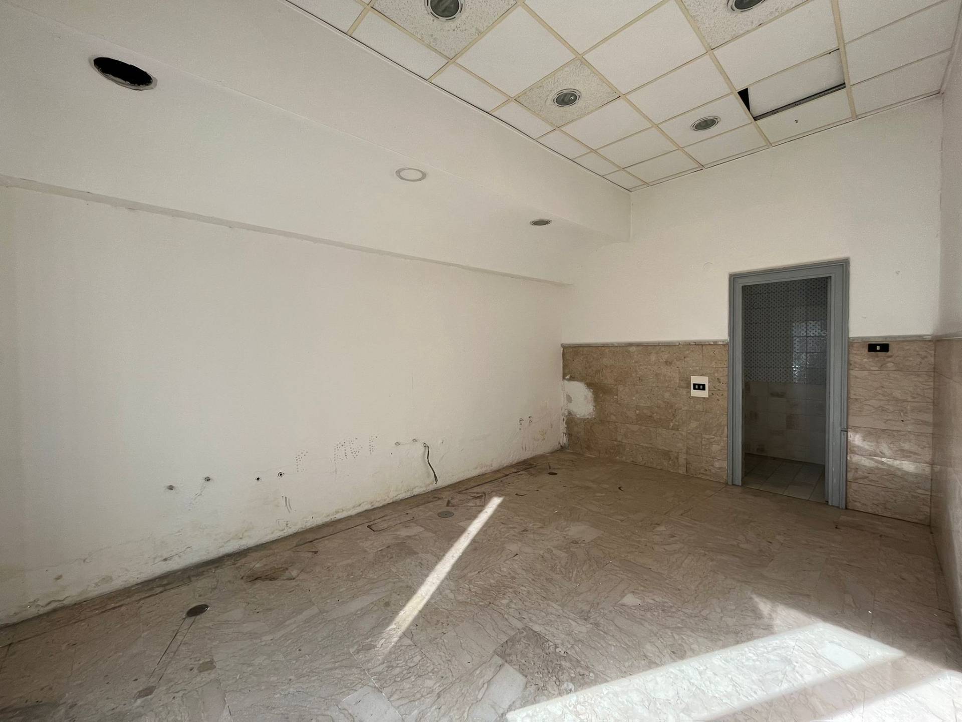 Locale commerciale in affitto a Ottaviano