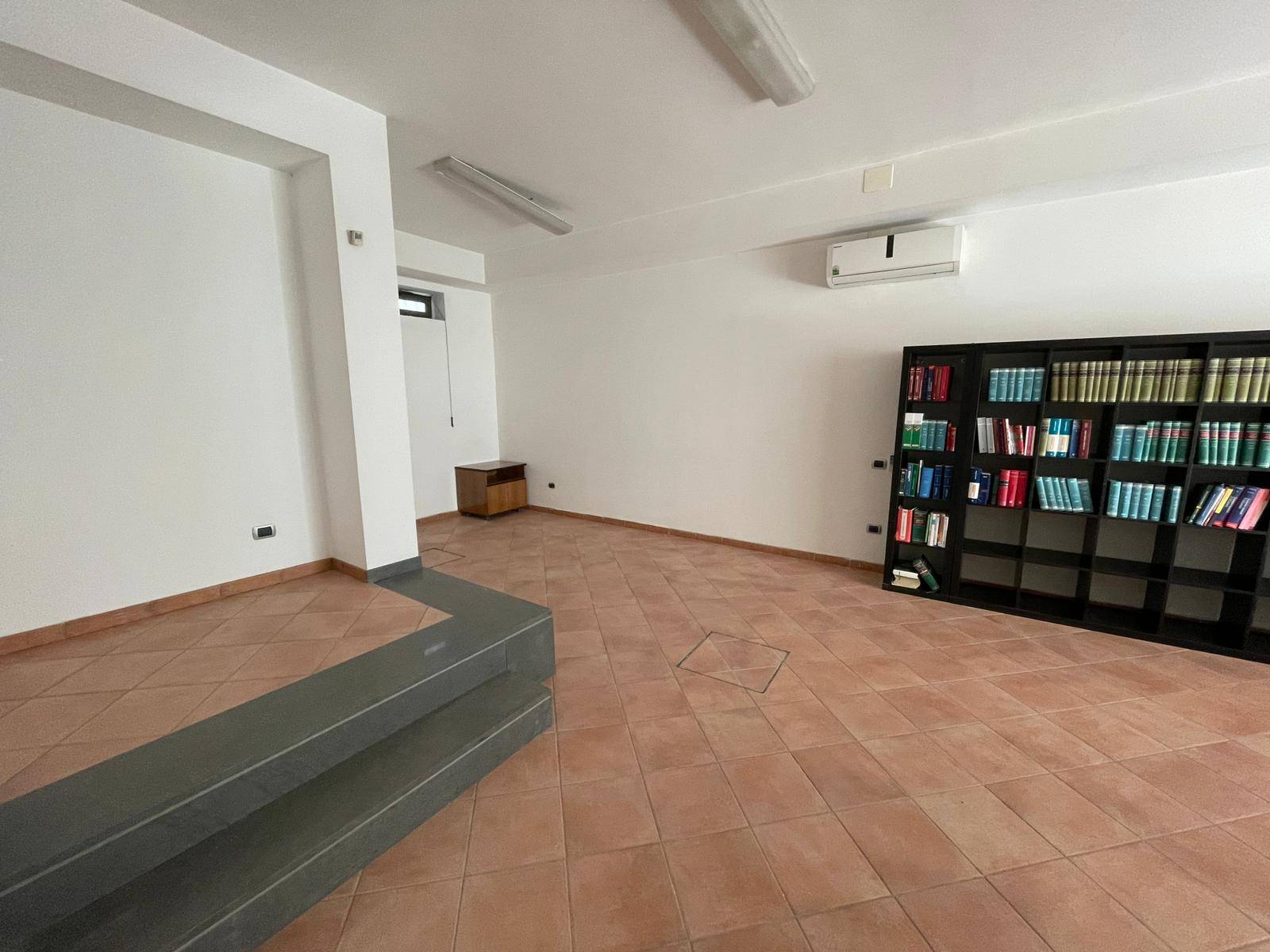 Locale commerciale in vendita a Ottaviano