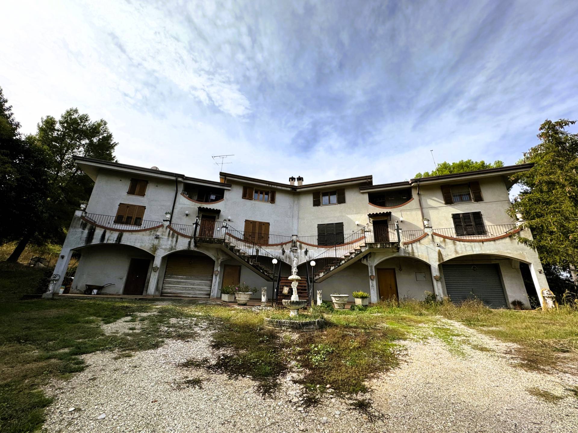 Casa indipendente con terrazzo a Fermo