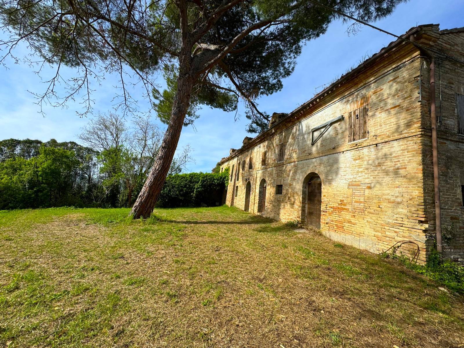 Casa Colonica con Terreno in vendita a Sant'Elpidio a Mare
