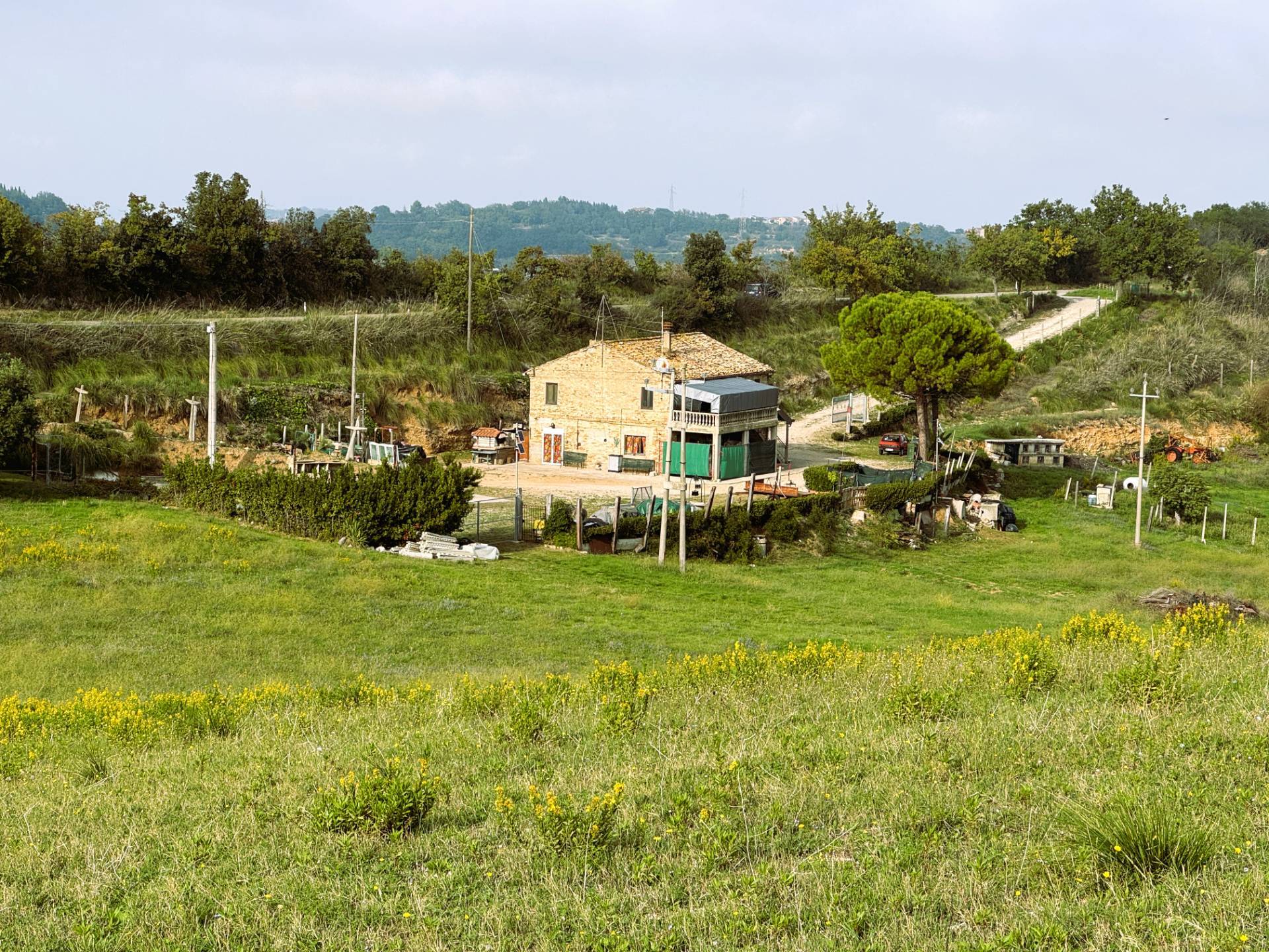 Rustico con terrazzo a Fermo