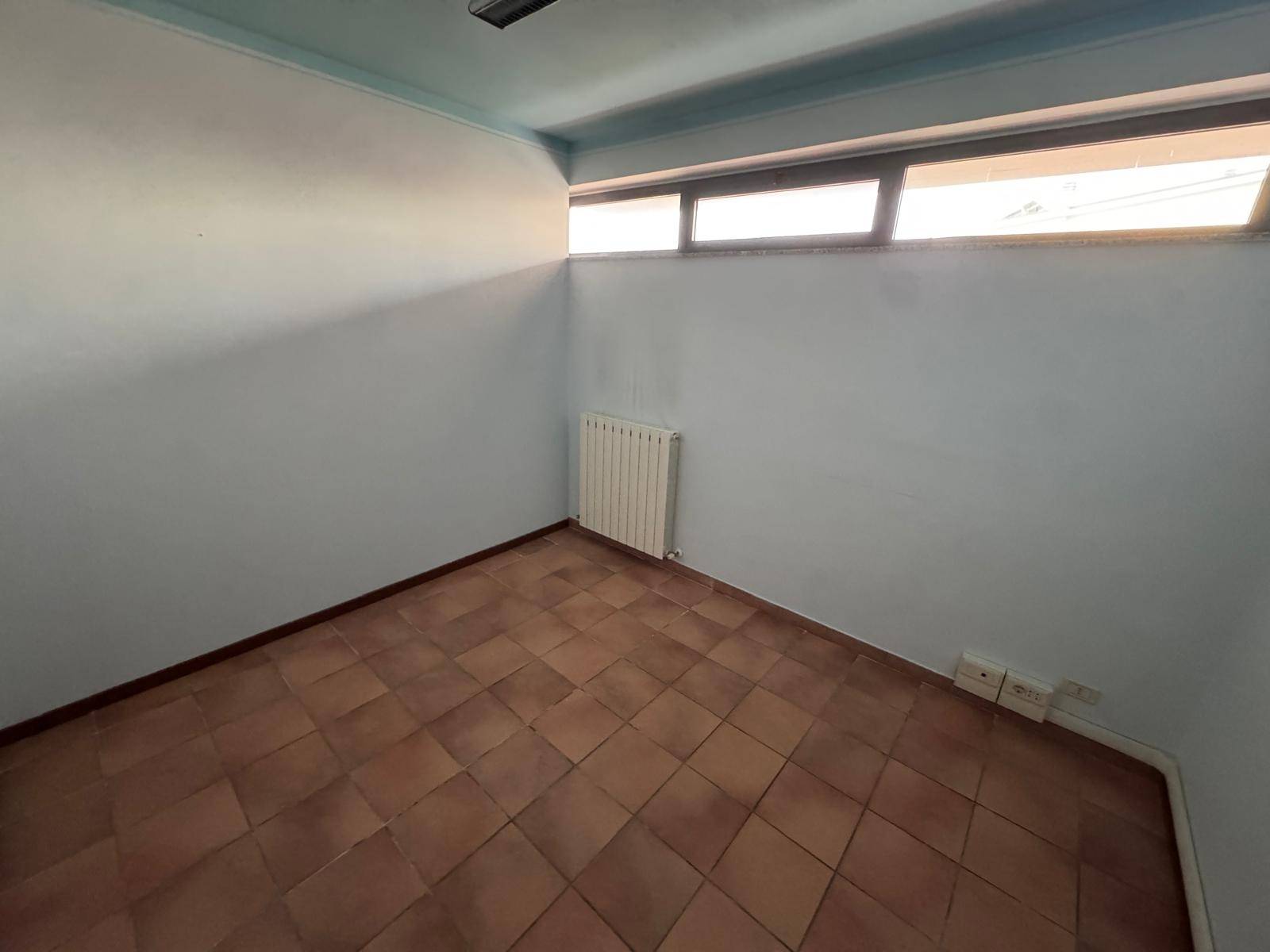 Locale commerciale - artigianale - uffici in vendita a Fermo, Santa Caterina