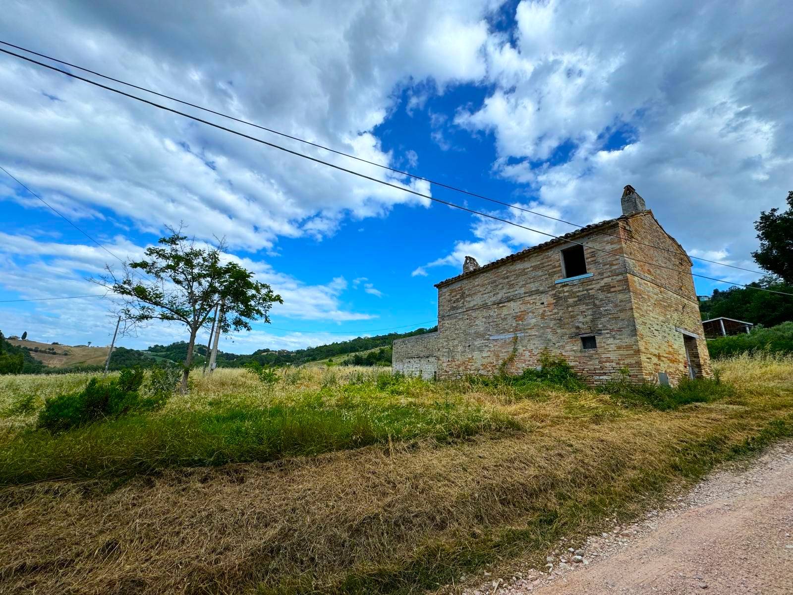 Rudere con terreno in vendita a Monte Giberto