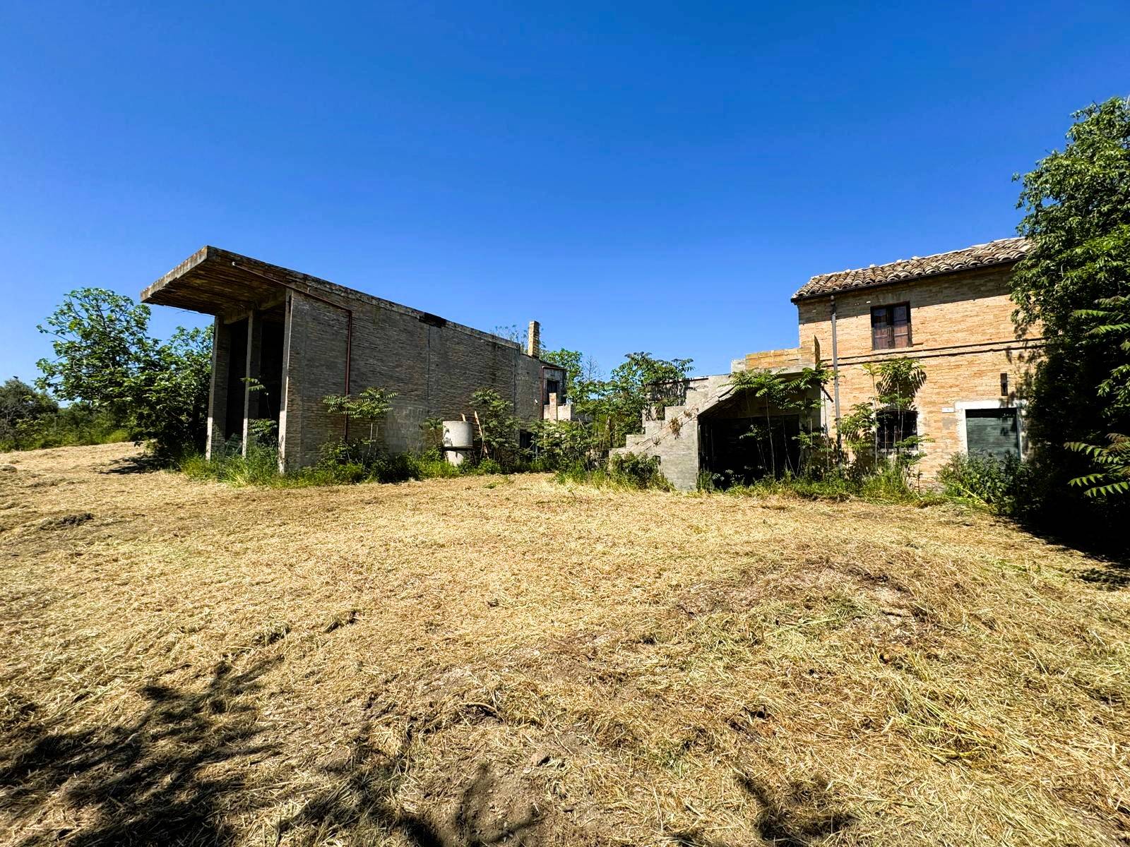 Casa Colonica con Terreno in vendita a Porto San Giorgio
