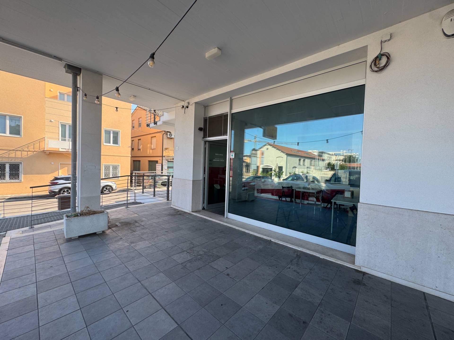 Locale commerciale - artigianale - uffici in vendita a Civitanova Marche