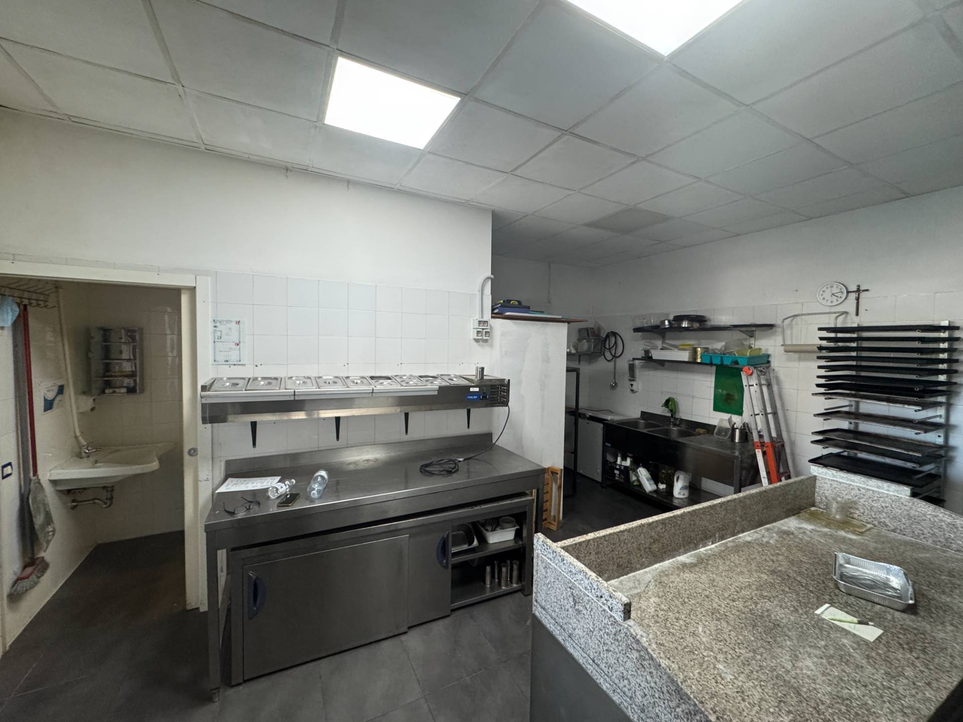 Locale commerciale - artigianale - uffici in vendita a Civitanova Marche