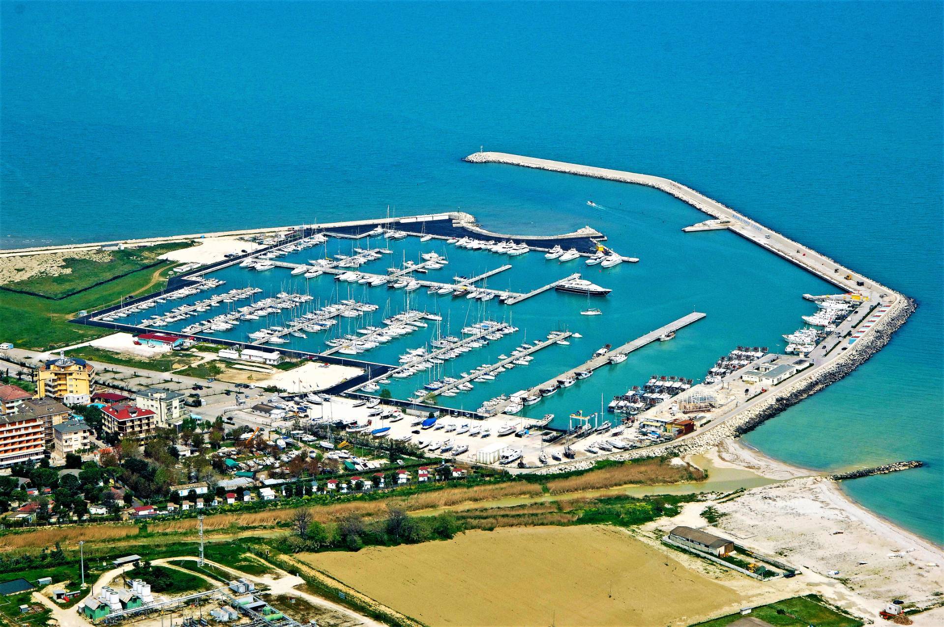 Rimessa in vendita a Porto San Giorgio, Zona Sud
