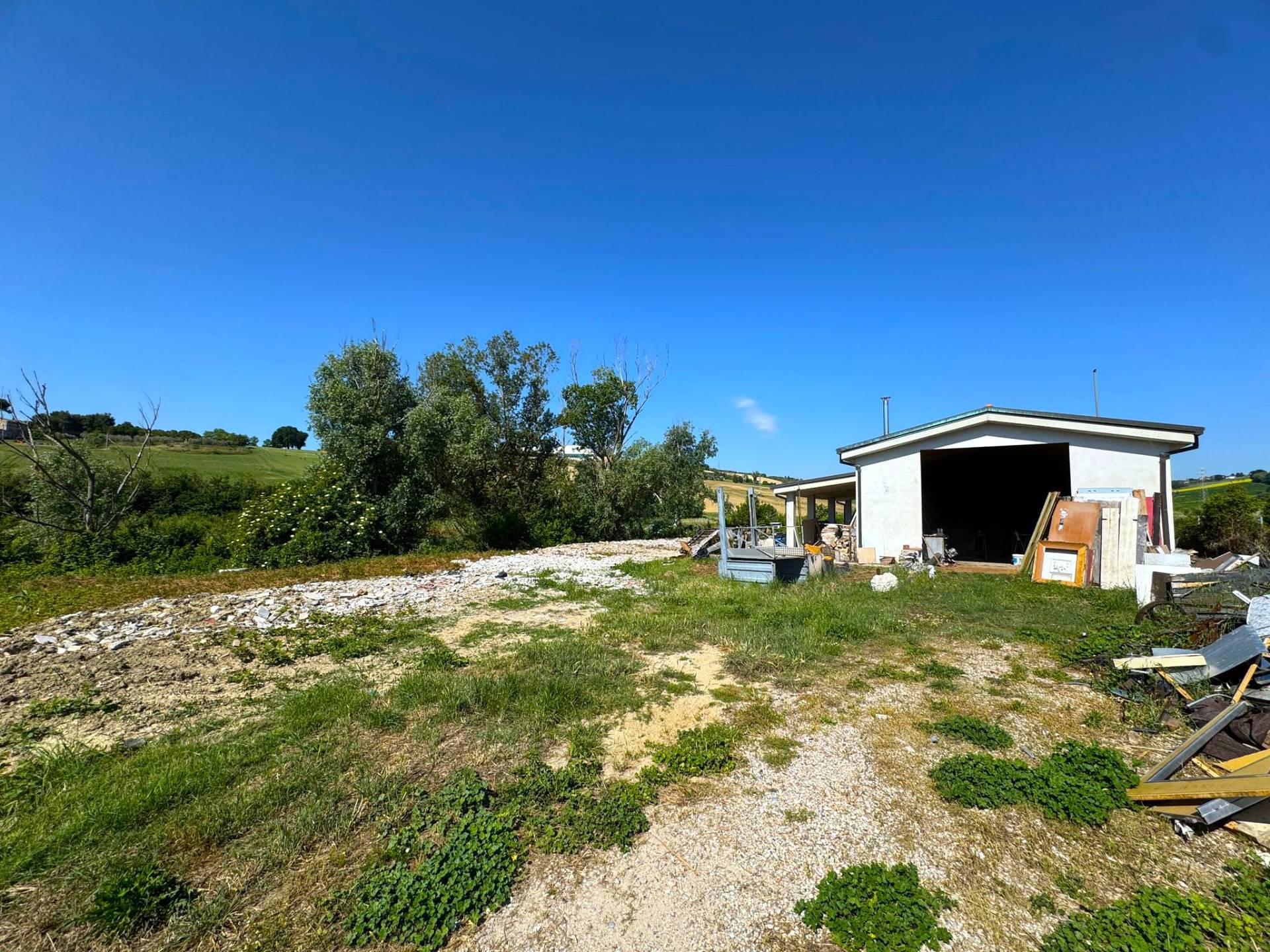 Locale di deposito in vendita a Fermo, Contrada Moie