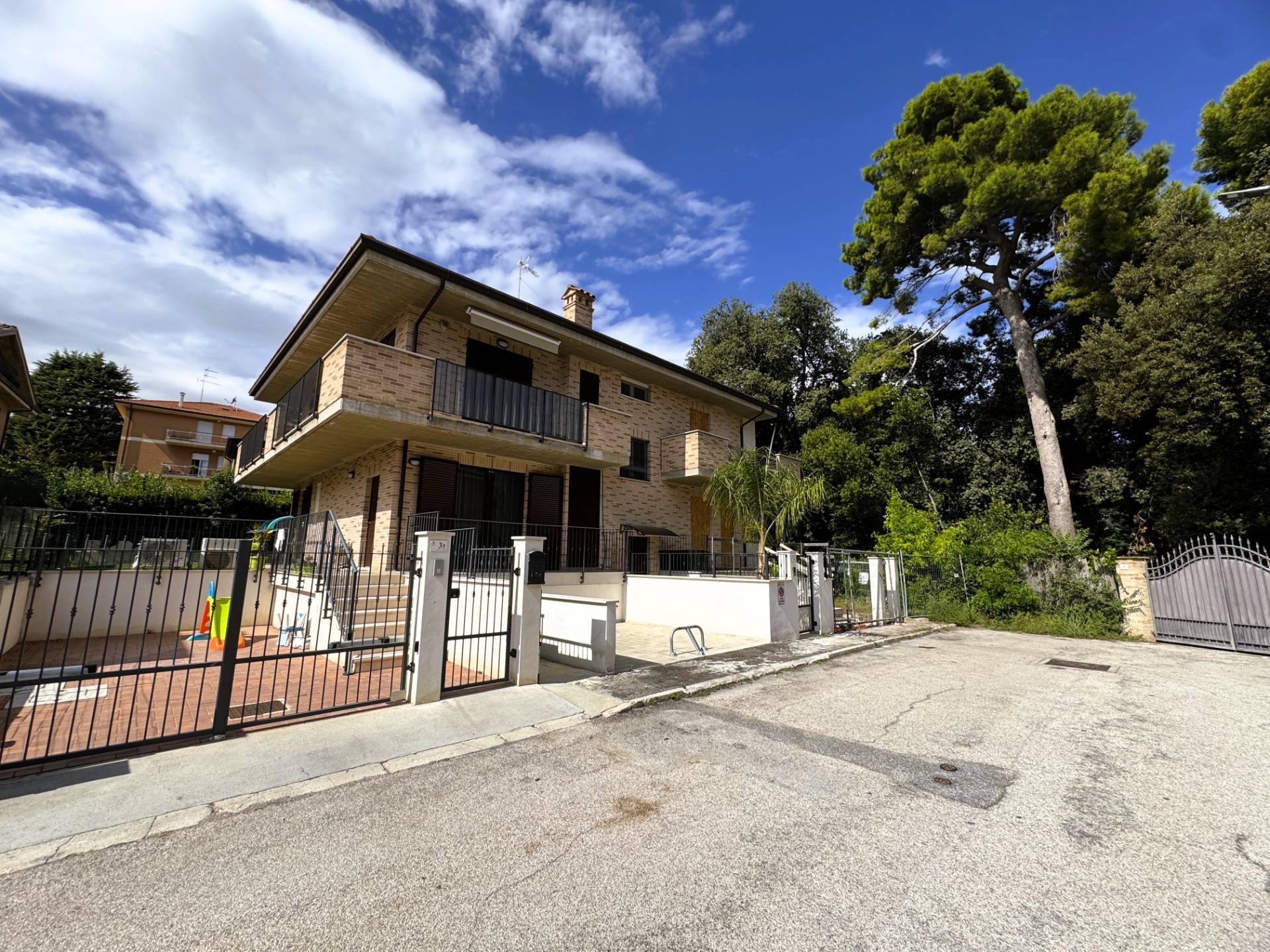 Soluzione indipendente in vendita a Fermo, San Michele