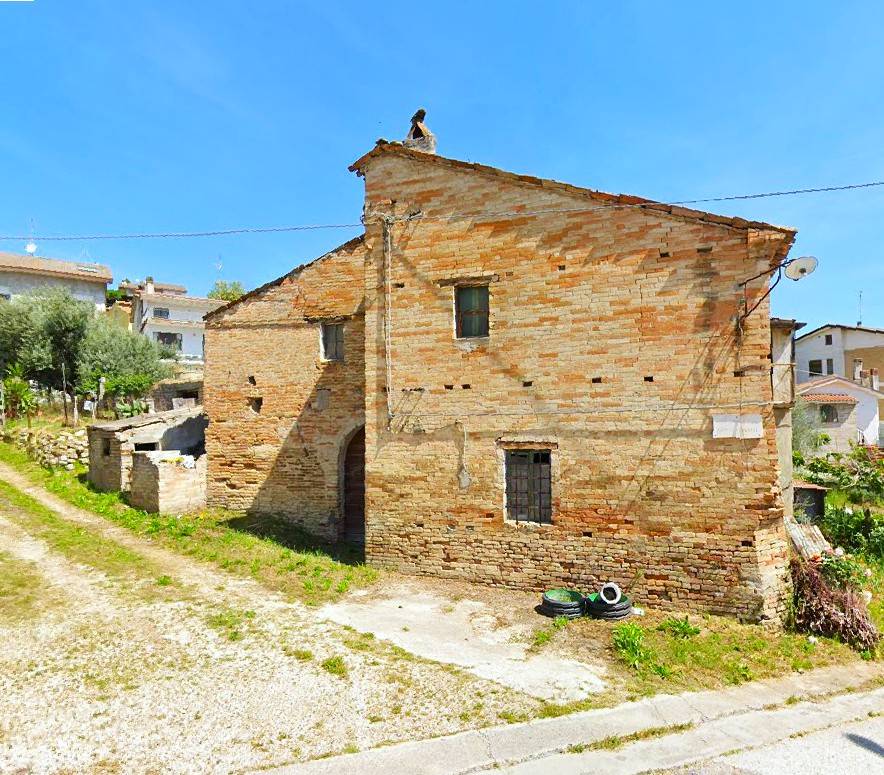 Rudere con terreno in vendita a Monterubbiano, Rubbianello