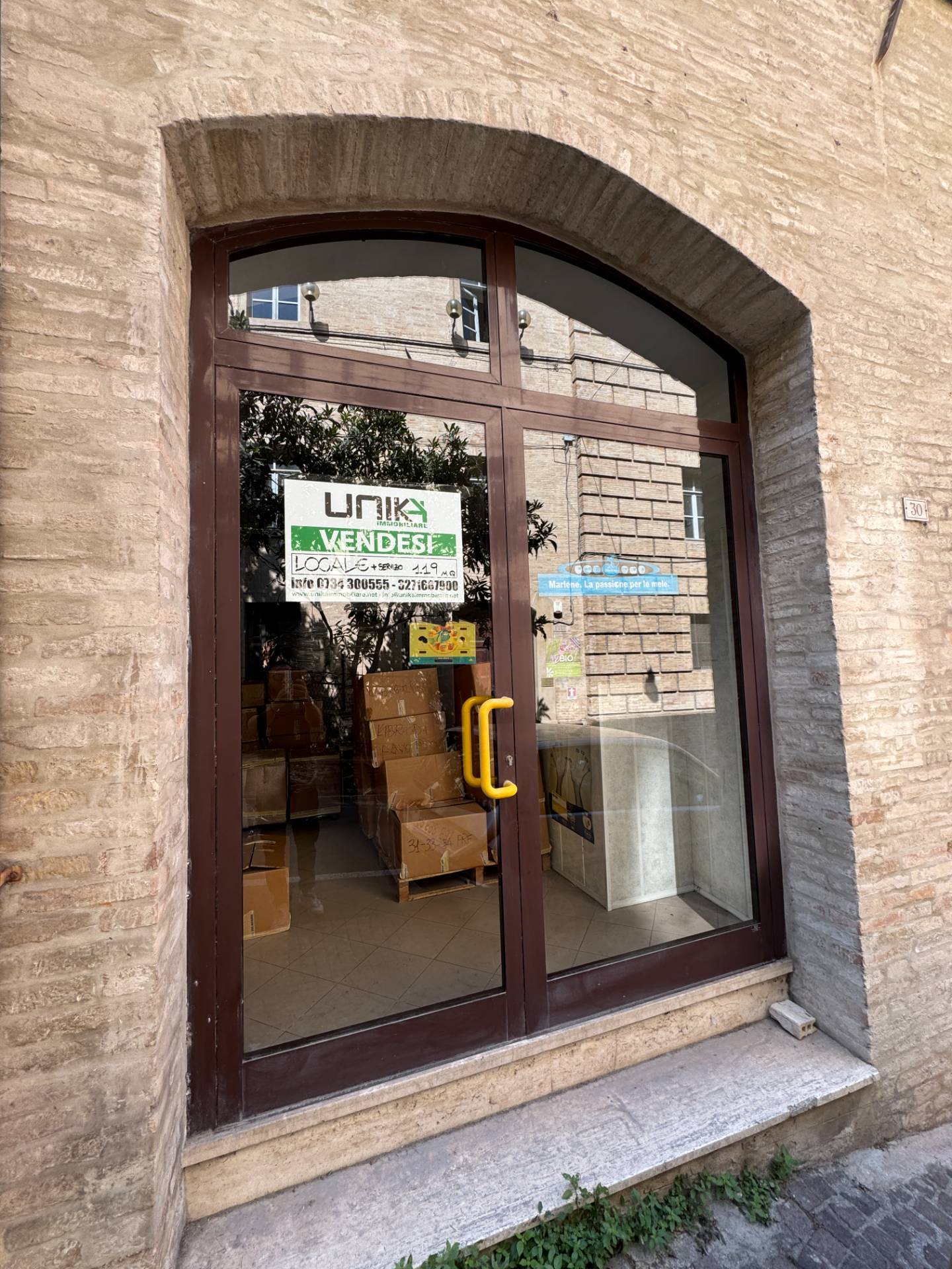 Locale commerciale - artigianale - uffici in vendita a Fermo, Piazzetta