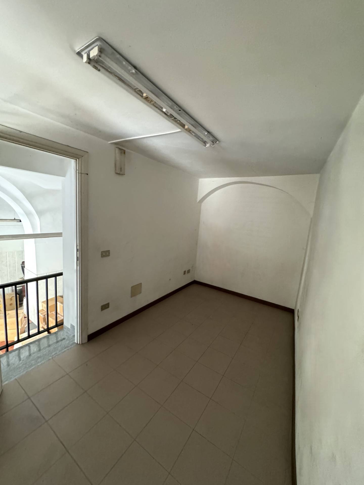 Locale commerciale - artigianale - uffici in vendita a Fermo, Piazzetta