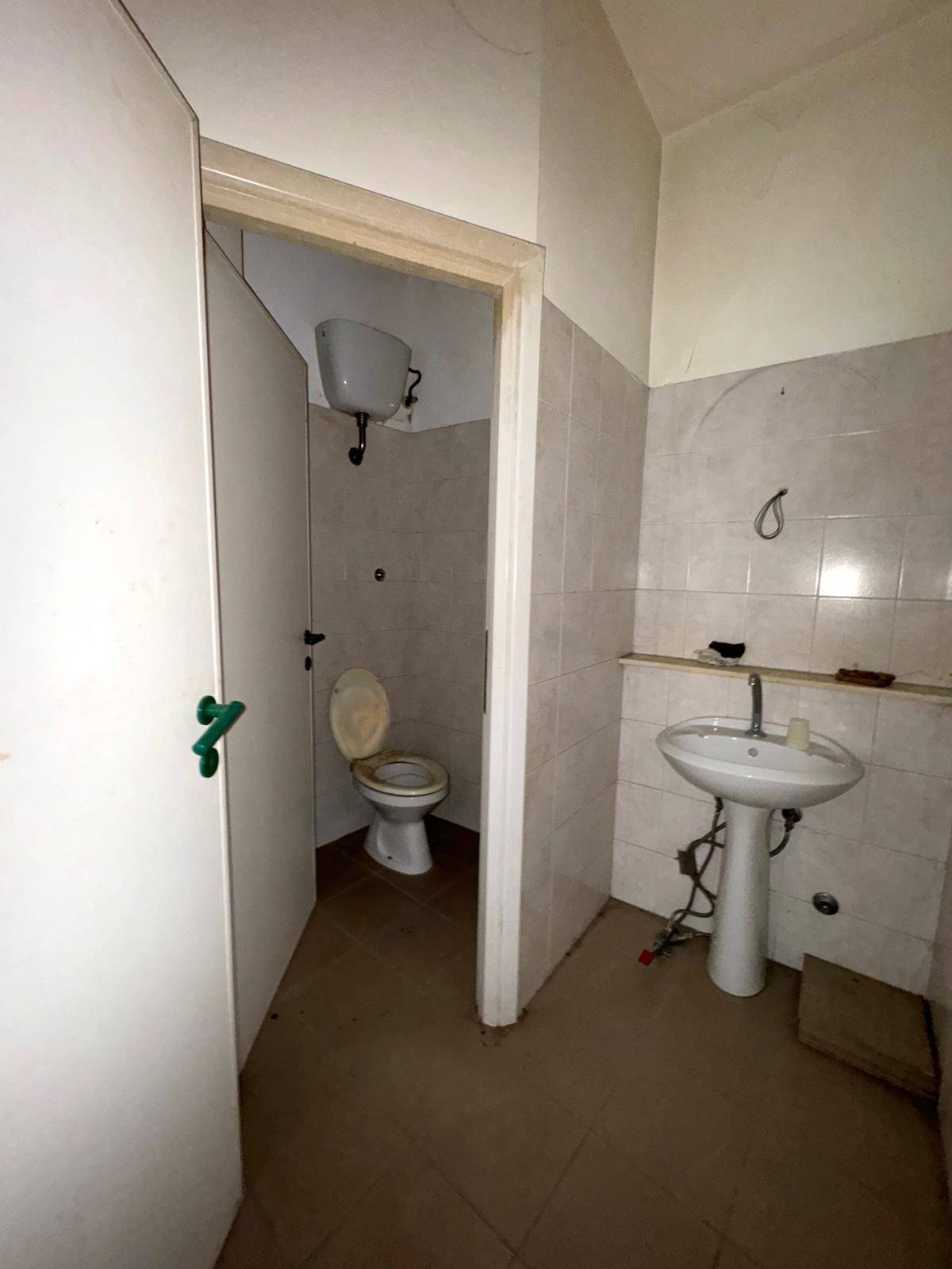 Locale commerciale - artigianale - uffici in vendita a Fermo, Piazzetta