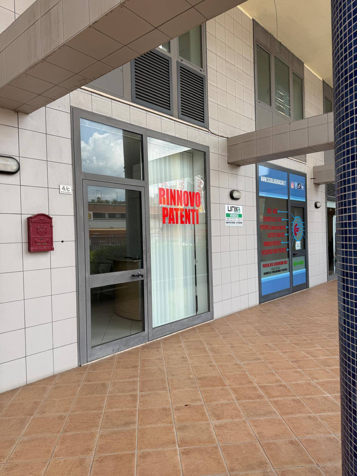 Locale commerciale - artigianale - uffici in vendita a Porto San Giorgio, Piazza Gaslini