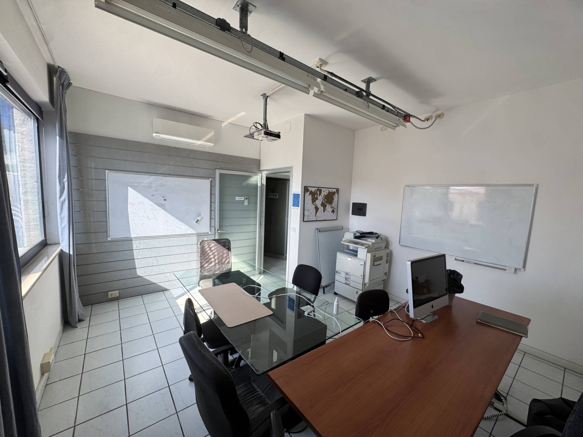 Locale commerciale - artigianale - uffici in vendita a Porto San Giorgio, Salvano